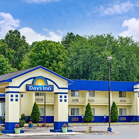 Days Inn By Wyndham Southington Bagian luar foto