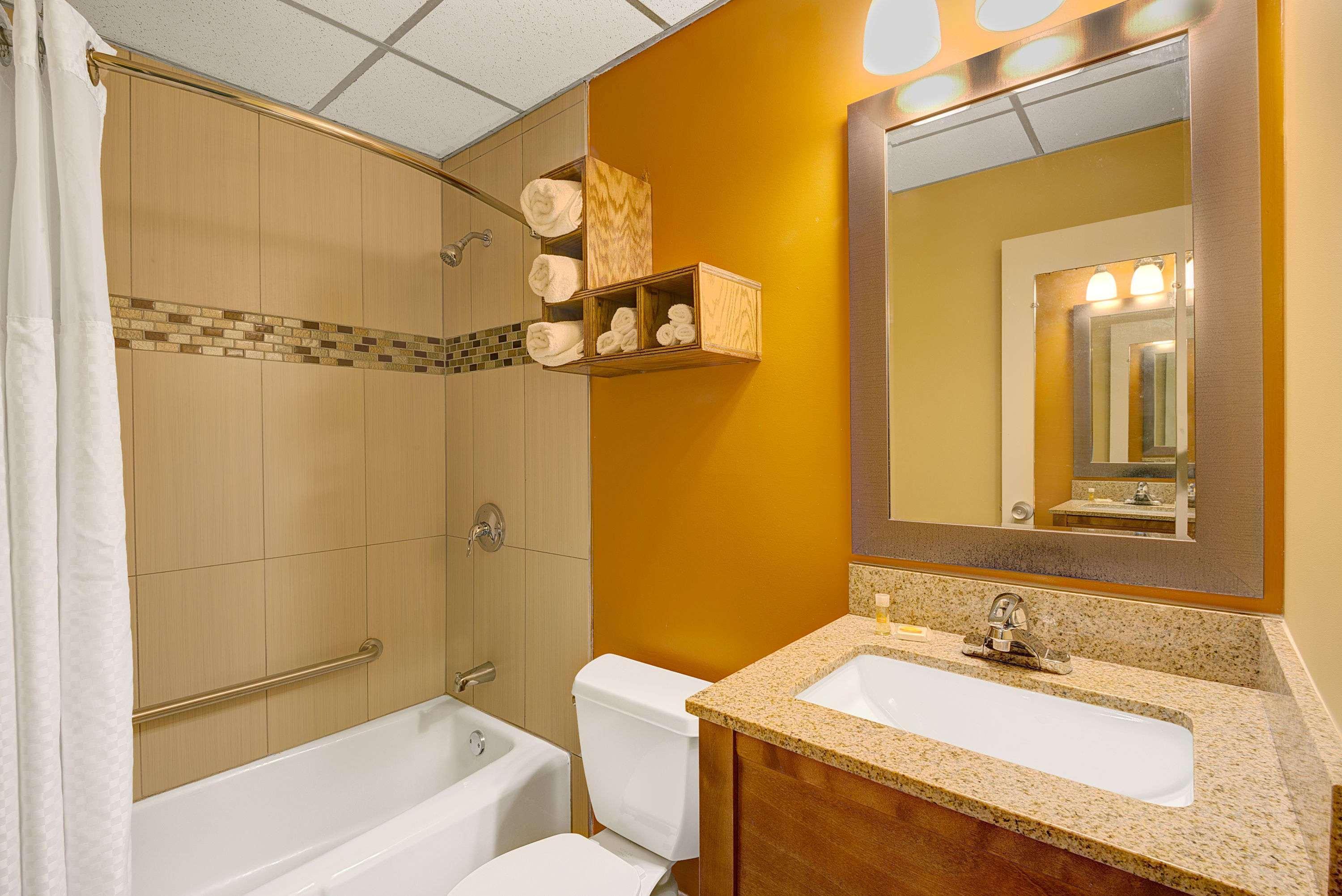 Days Inn By Wyndham Southington Bagian luar foto