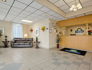 Days Inn By Wyndham Southington Bagian luar foto
