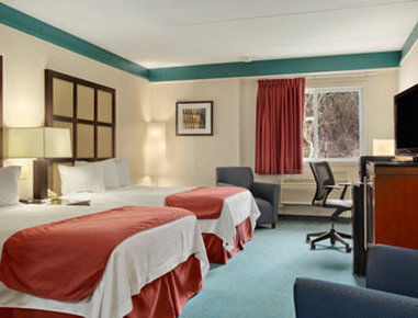 Days Inn By Wyndham Southington Bagian luar foto