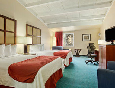 Days Inn By Wyndham Southington Bagian luar foto