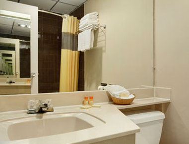 Days Inn By Wyndham Southington Bagian luar foto